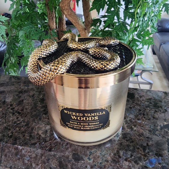 Bath & Body Works Wicked Vanilla Snake Large Candle 3 wick NIB Soy/wax Blend - Picture 2 of 6